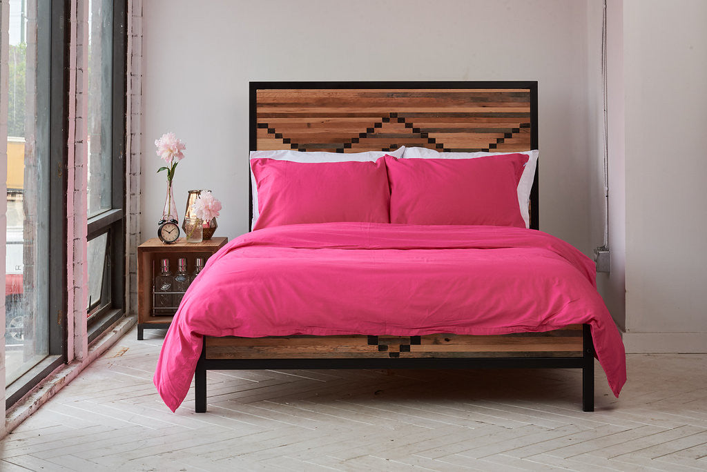 duvet cover | electric pink | metal bed | bedface