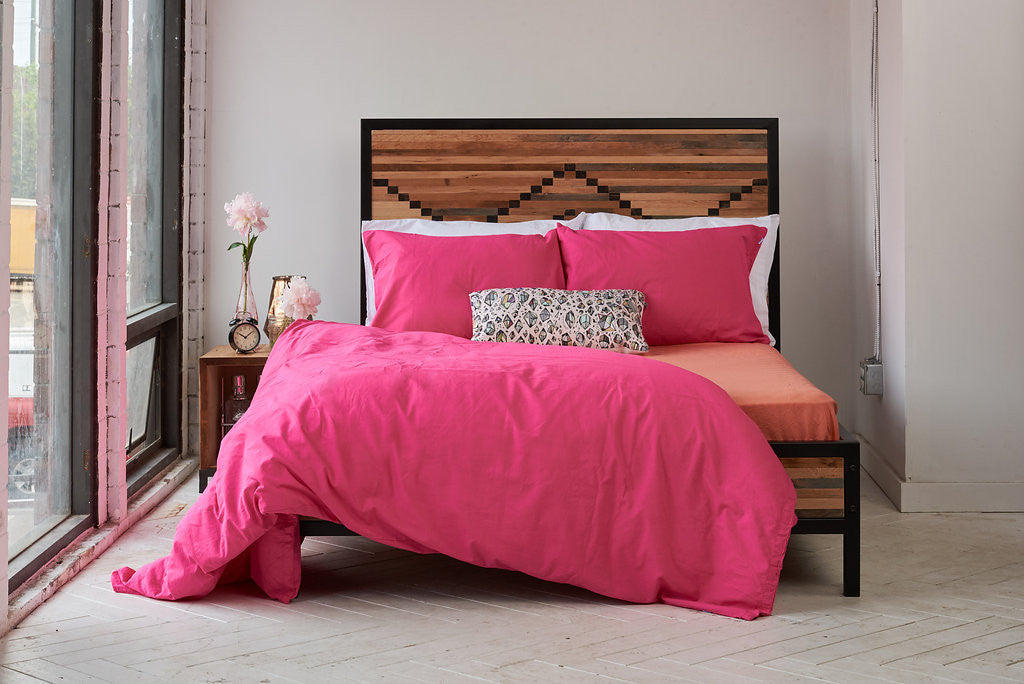 fitted sheet | sunrise coral | metal bed | bedface