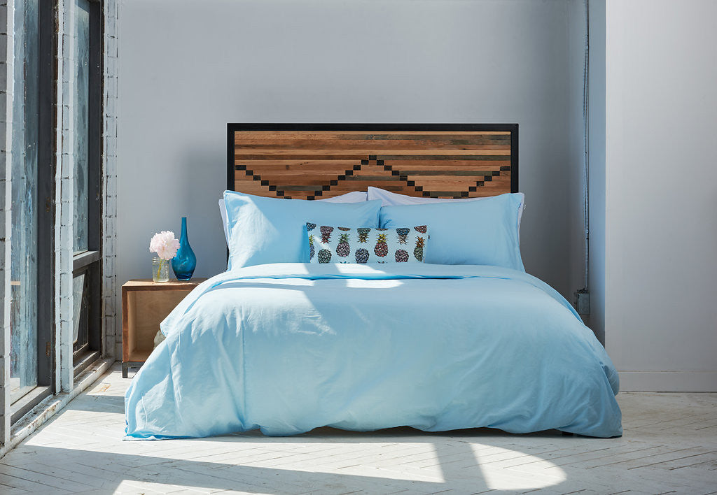 duvet cover | ice blue | metal bed | bedface