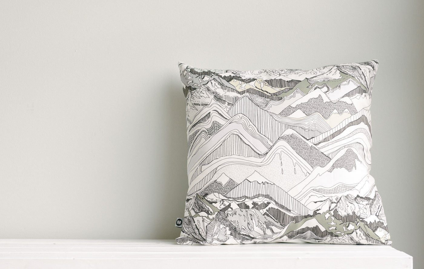 throw pillow | crystal | far view | bedface