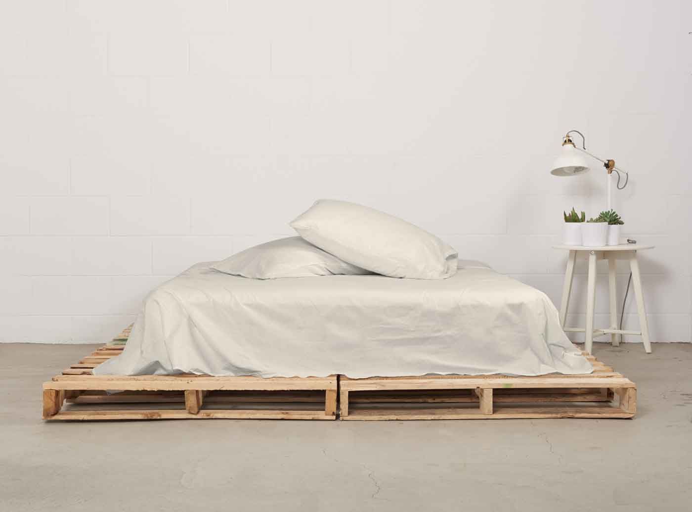 flat sheet | natural | pallet bed | bedface