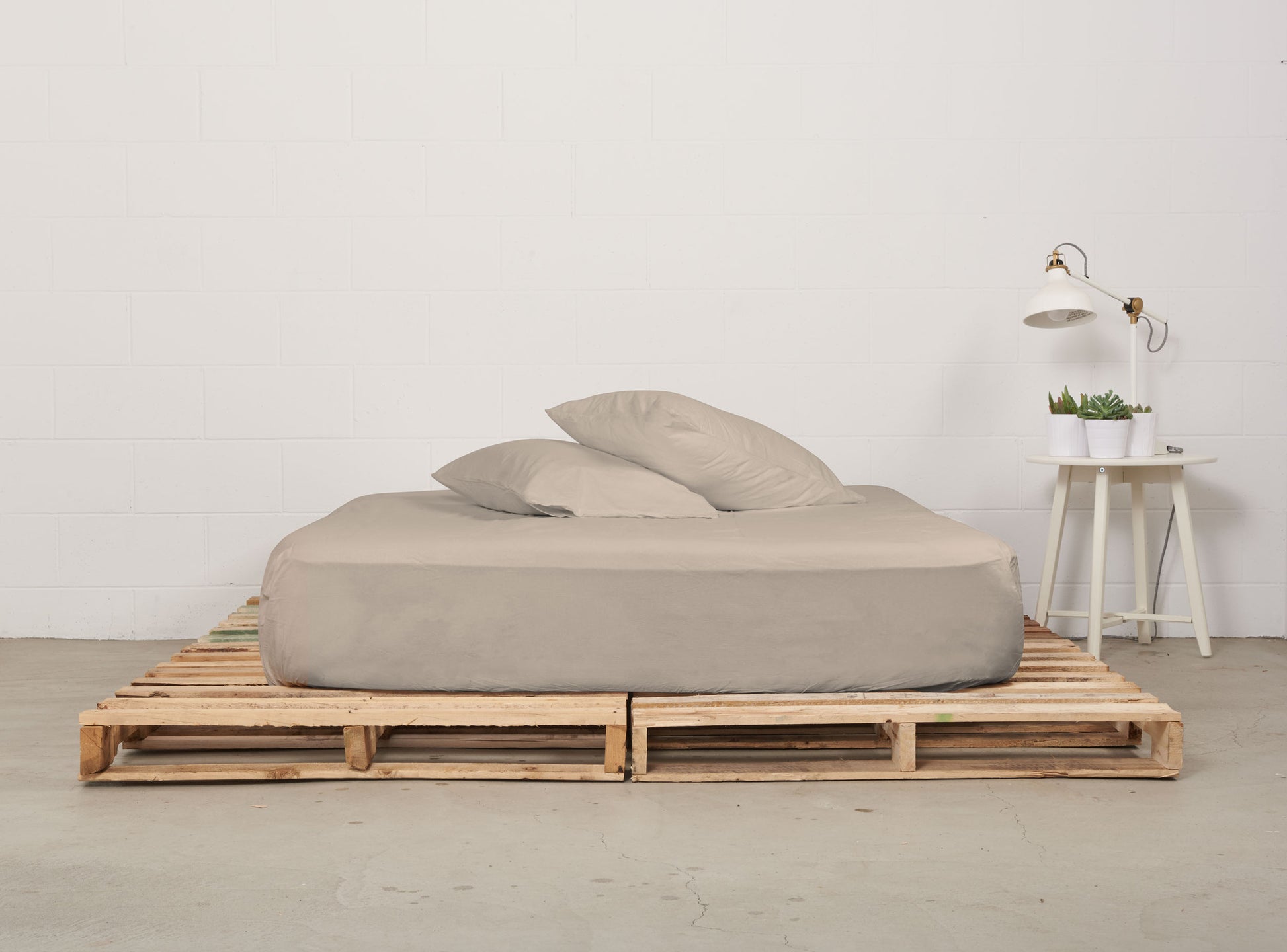 fitted sheet | café latte | pallet bed | bedface