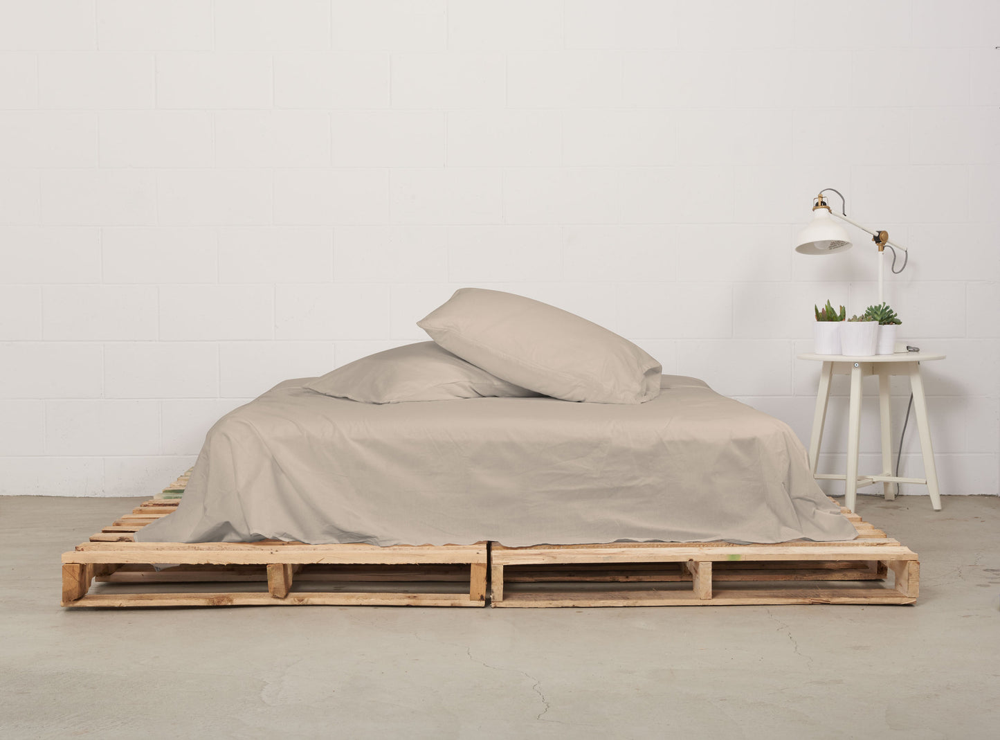 flat sheet | café latte | pallet bed | bedface