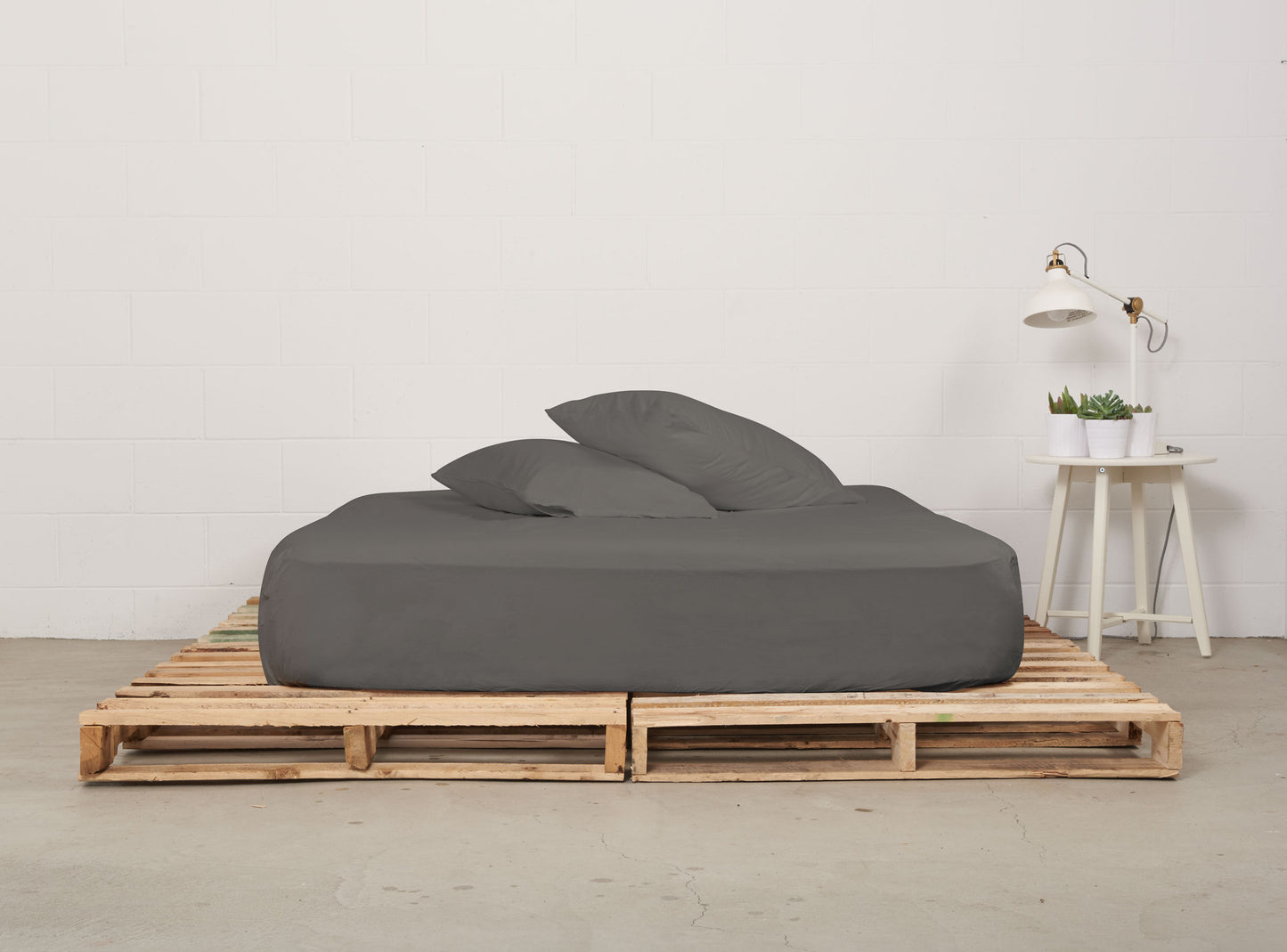 fitted sheet | moonrock grey | pallet bed | bedface