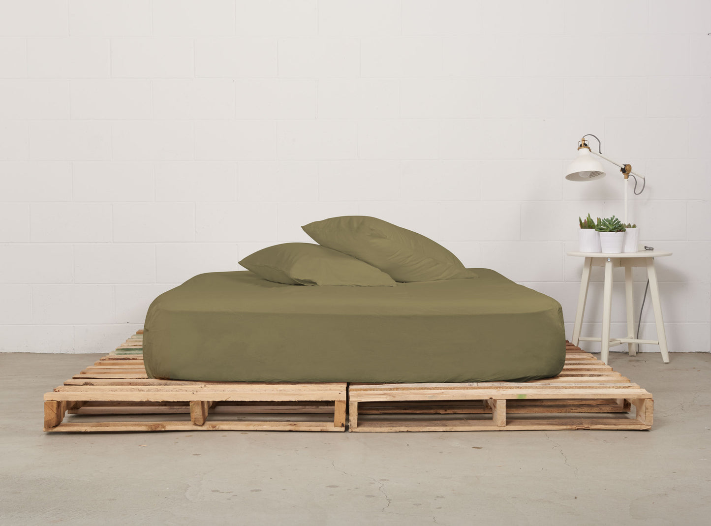 fitted sheet | commando olive | pallet bed | bedface