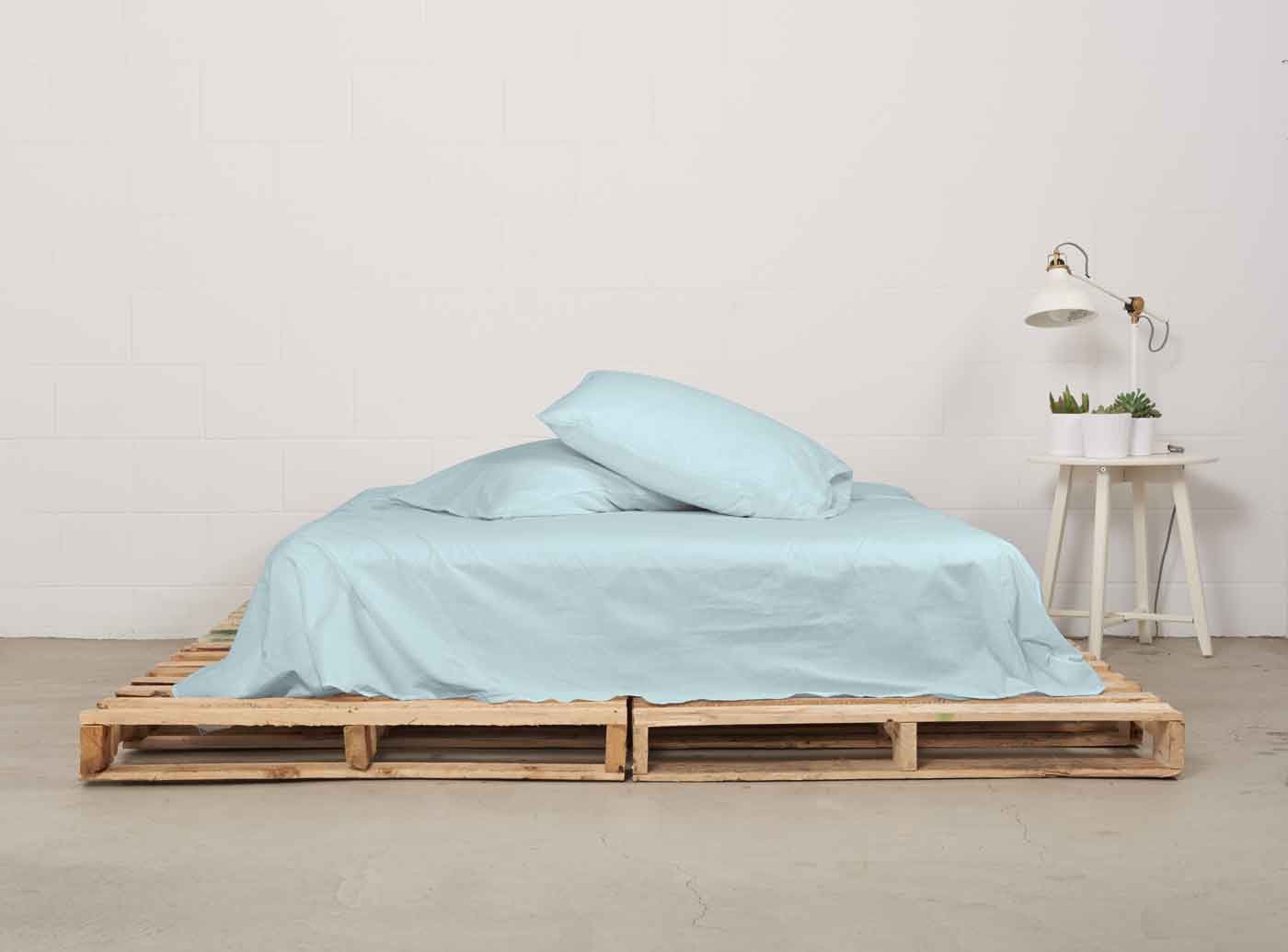 flat sheet | ice blue | pallet bed | bedface