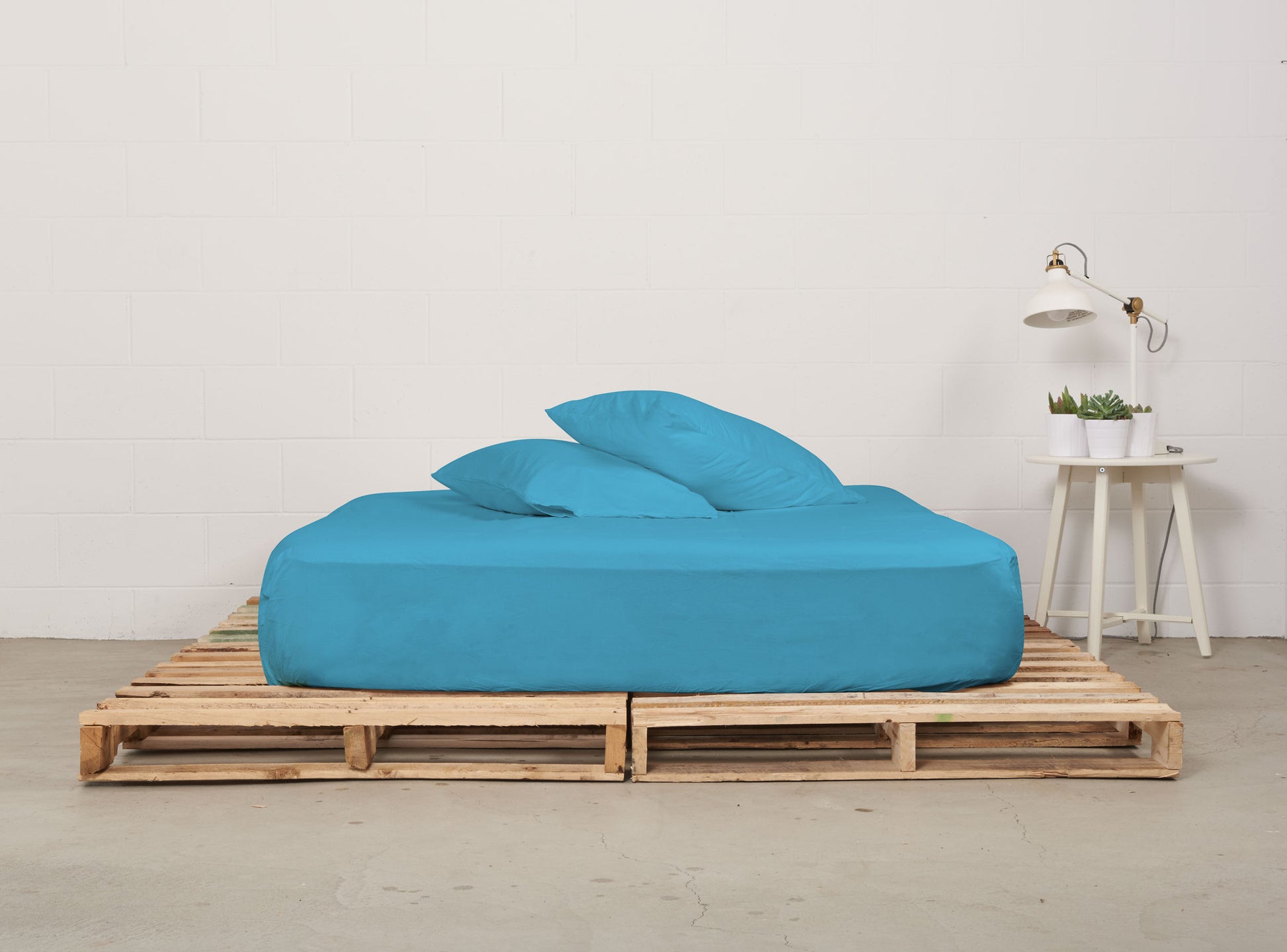 fitted sheet | sky blue | pallet bed | bedface