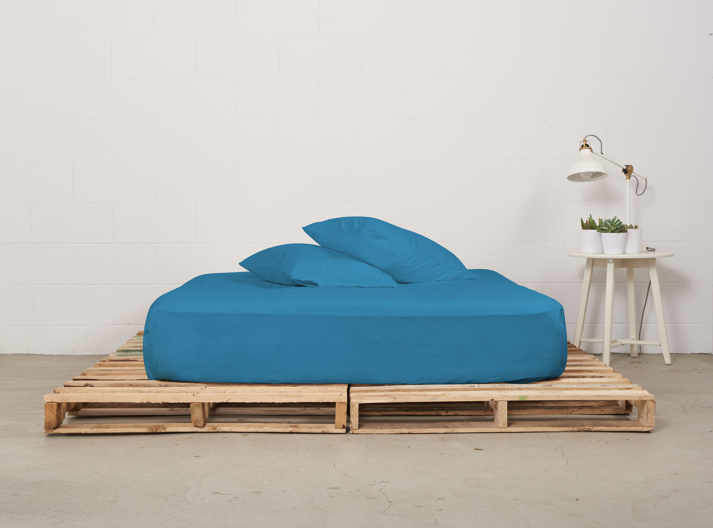 fitted sheet | coastal blue | pallet bed | bedface