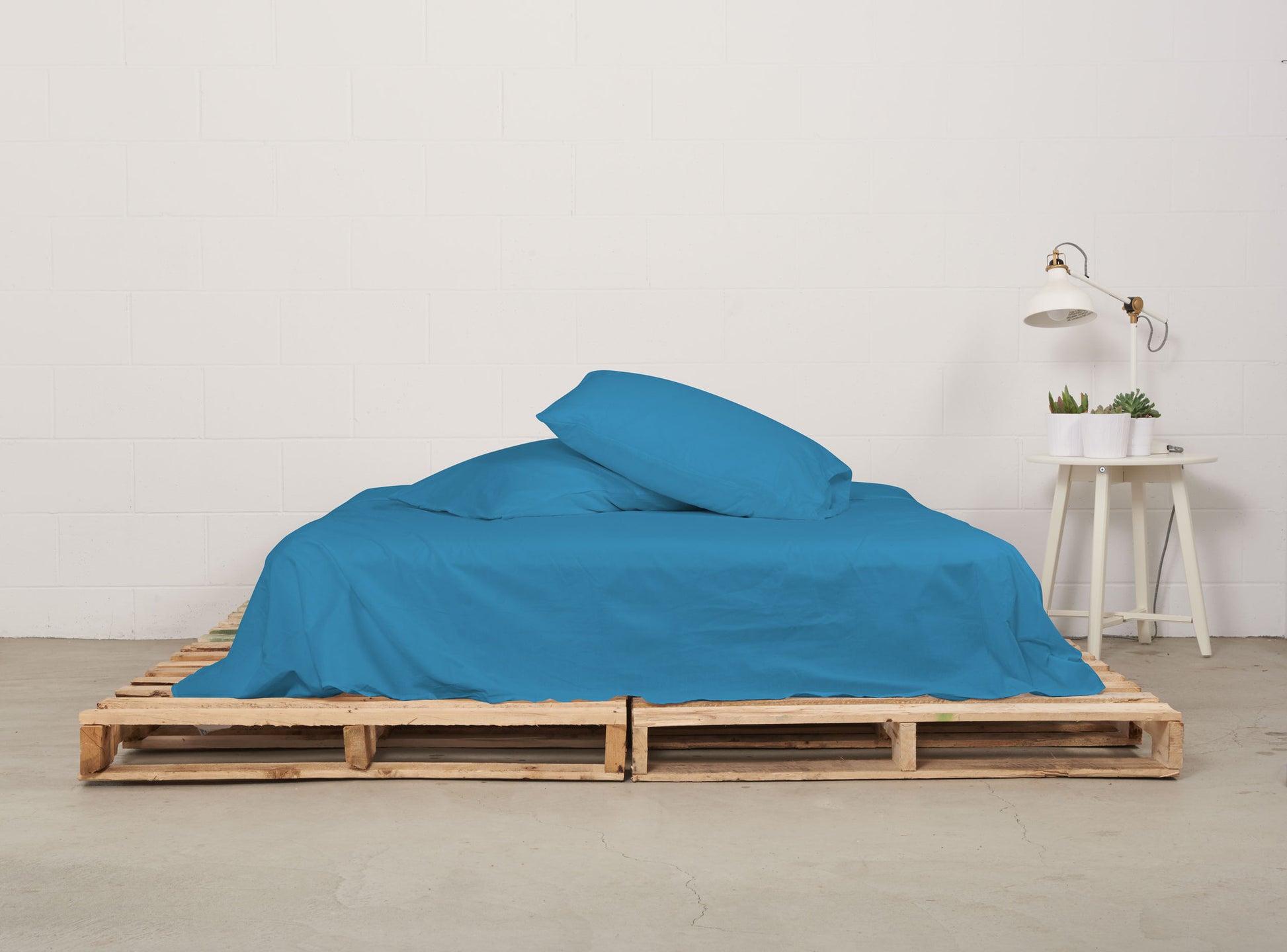 flat sheet | coastal blue | pallet bed | bedface