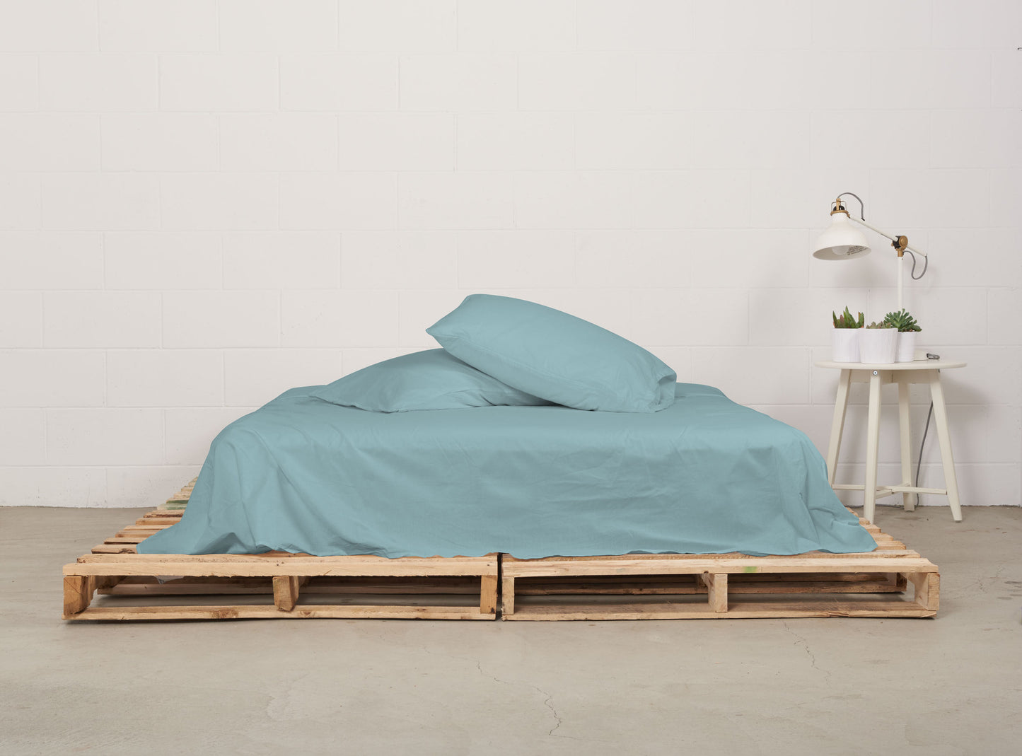 flat sheet | seabreeze teal | pallet bed | bedface