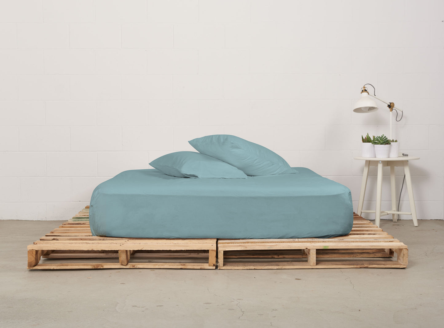 fitted sheet | seabreeze teal | pallet bed | bedface