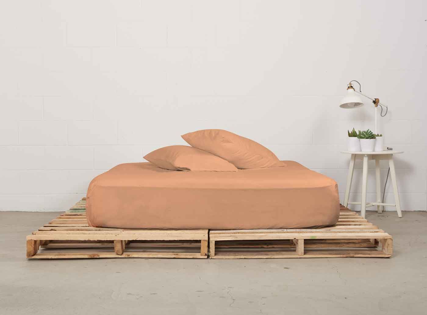 fitted sheet | peach | pallet bed | bedface