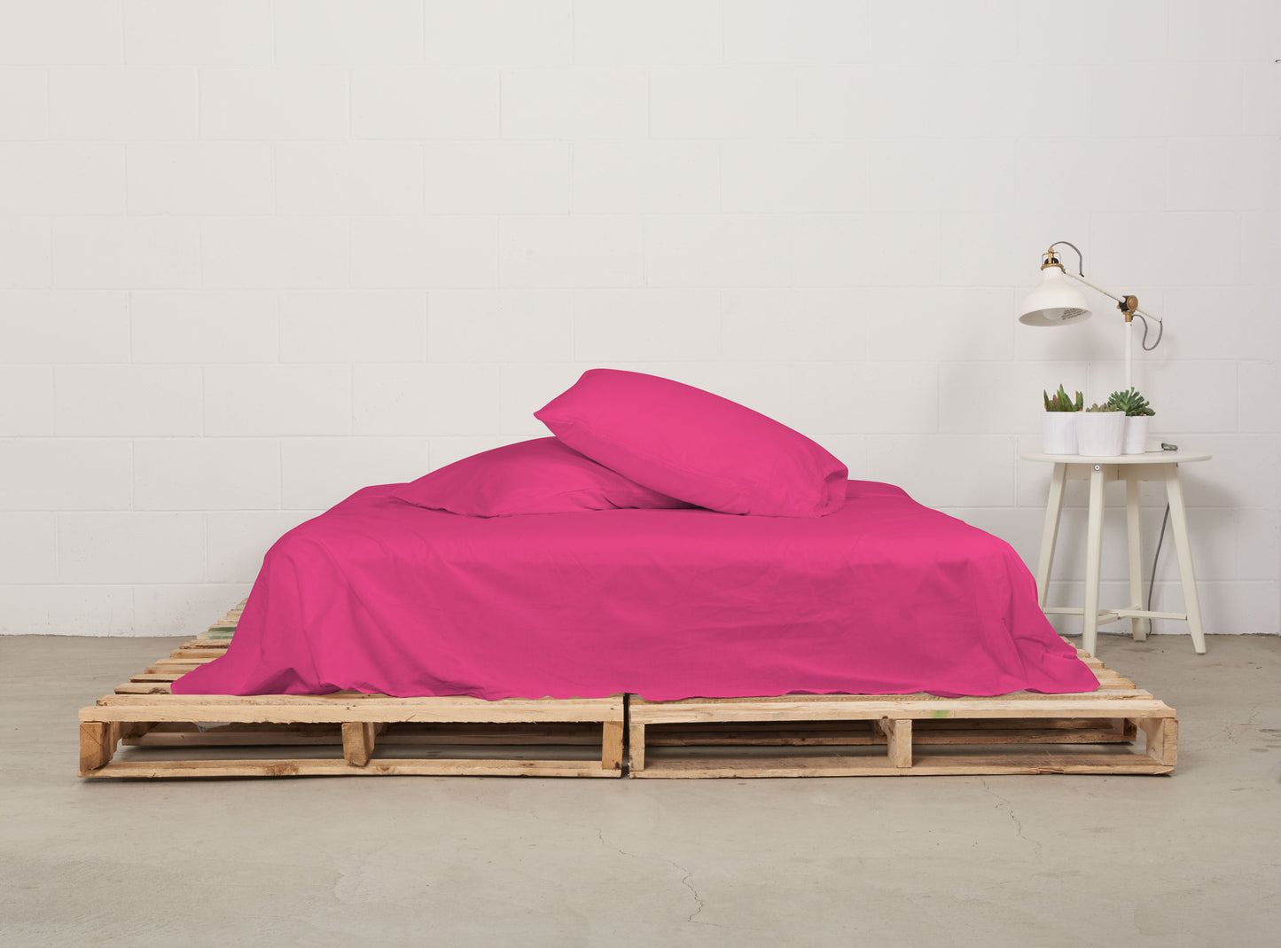 flat sheet | electric pink | pallet bed | bedface