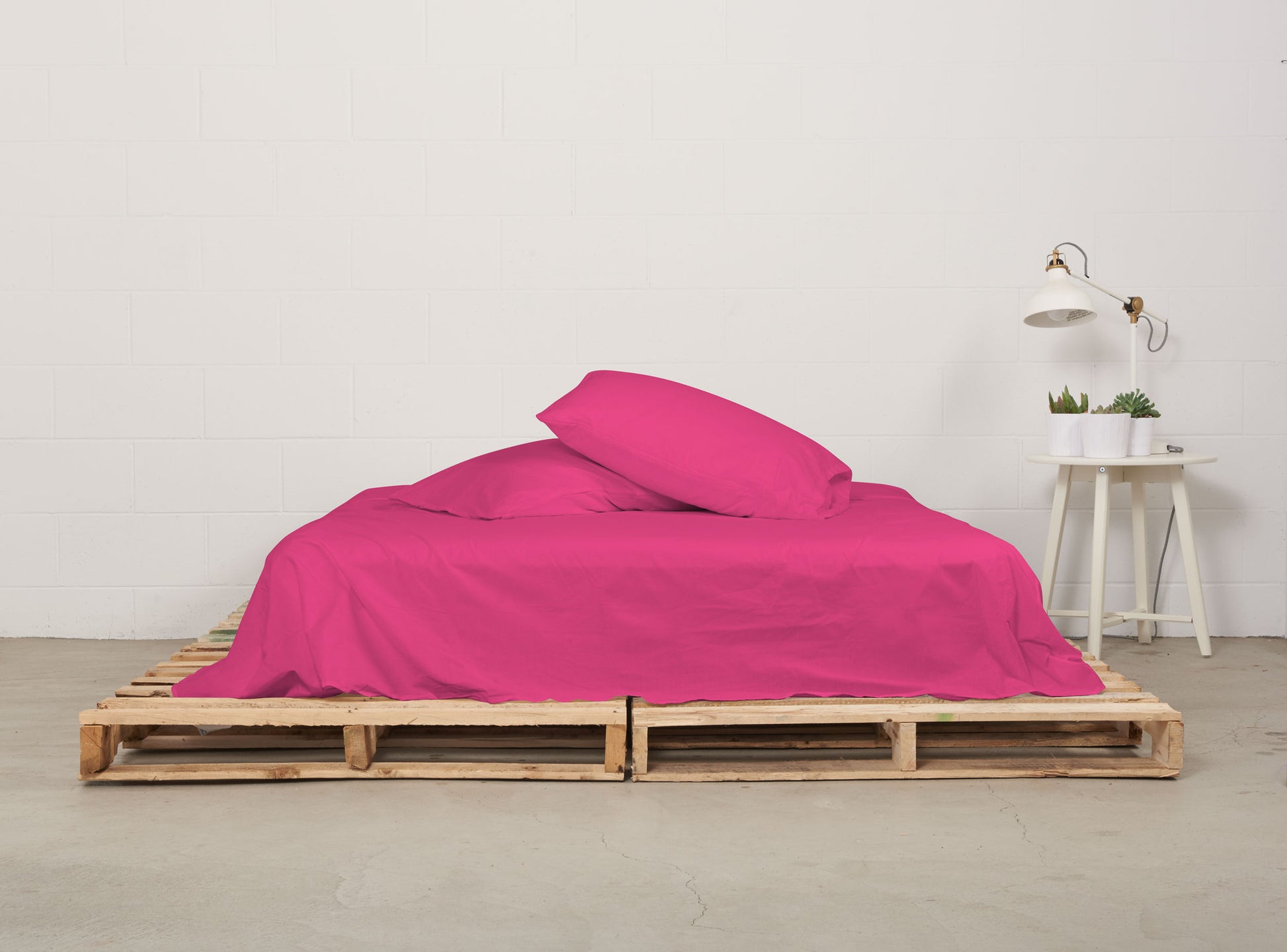 flat sheet | electric pink | pallet bed | bedface